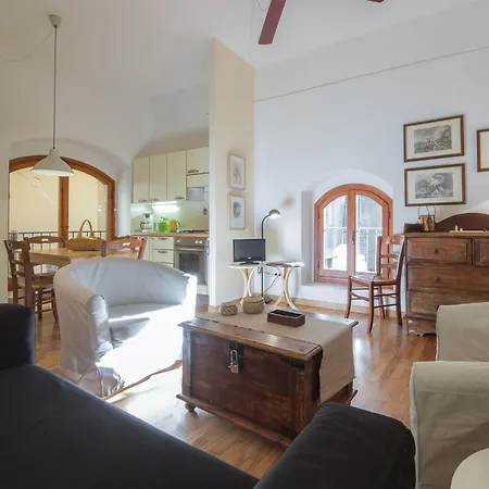 Tower House Apartment *